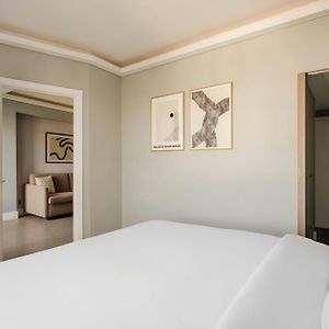 Suite King Bed Sofa Bed Terrace